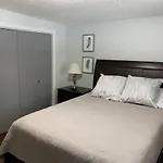 Lodge-Style Unit Near University Of Calgary