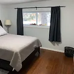 Lodge-Style Unit Near University Of Calgary